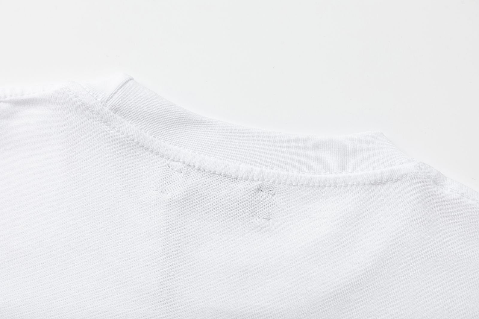 AMRI Filigree Tee